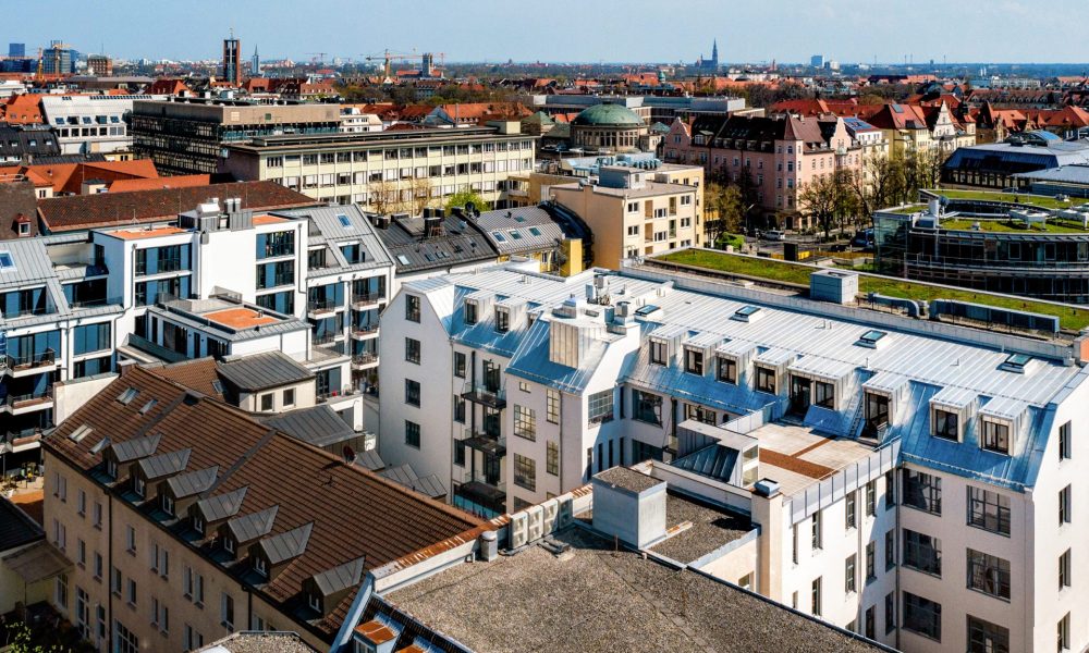 Wohnprojekt DasGoethe aus der Luft Richtung Innenstadt München
